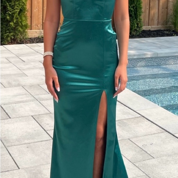 Portia and Scarlett gown in emerald green size 0-2 - Picture 10 of 10